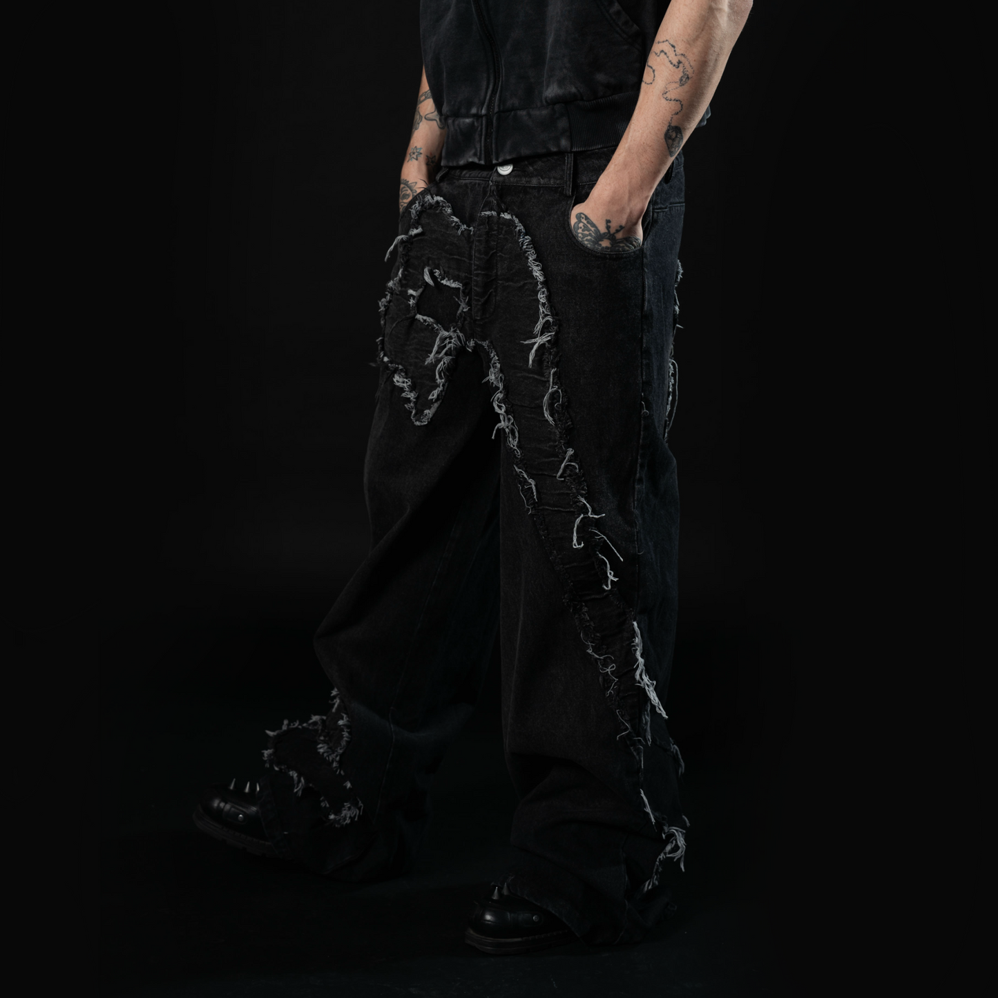 BLACK "INFINITY" RAW JEANS