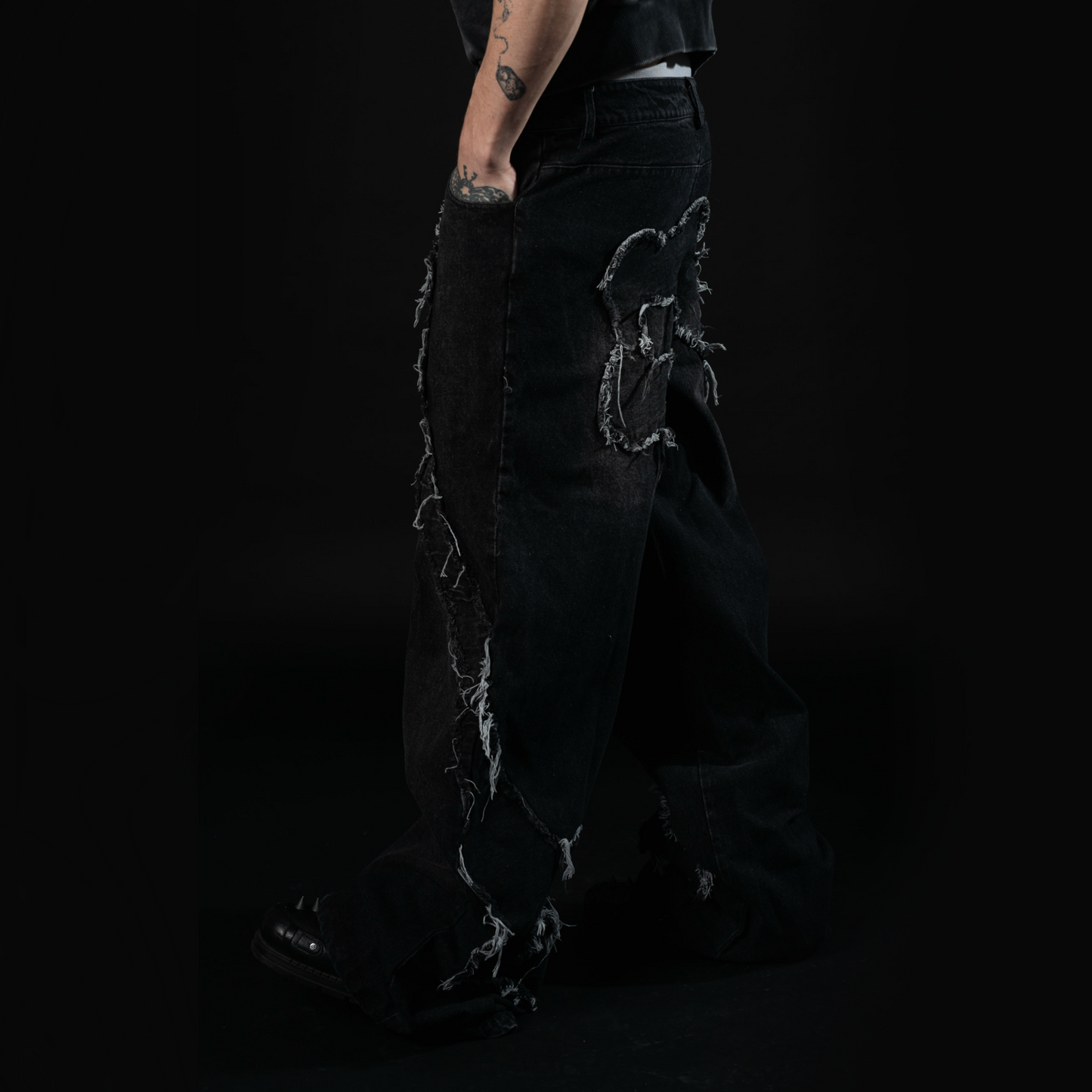 BLACK "INFINITY" RAW JEANS